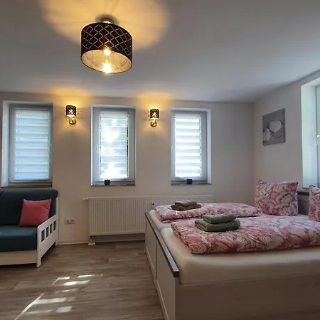 Thon An Der Schlossruine