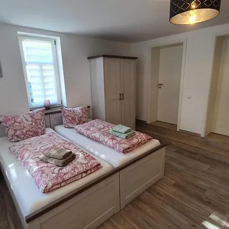 Thon An Der Schlossruine *