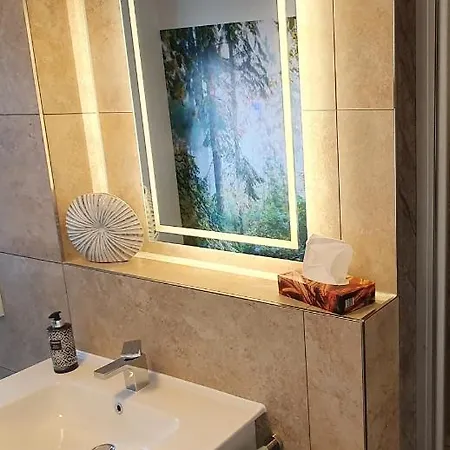 Thon An Der Schlossruine Herbsleben