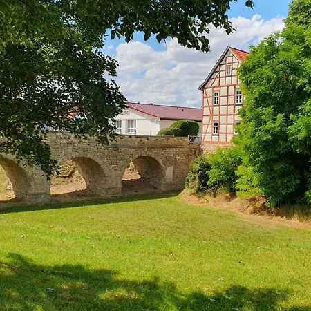 Thon An Der Schlossruine Herbsleben