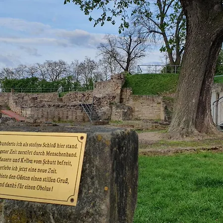 Thon An Der Schlossruine