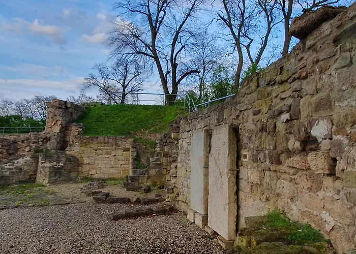 Thon An Der Schlossruine * Herbsleben