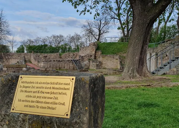 Thon An Der Schlossruine